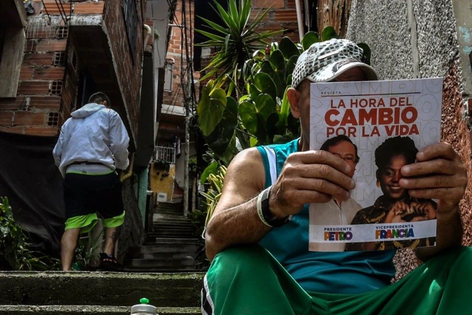 VOA Colombia elecciones Medellín AFP Petro Hernández