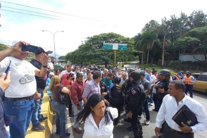 protesta universidad carabobo 17.05.2022
