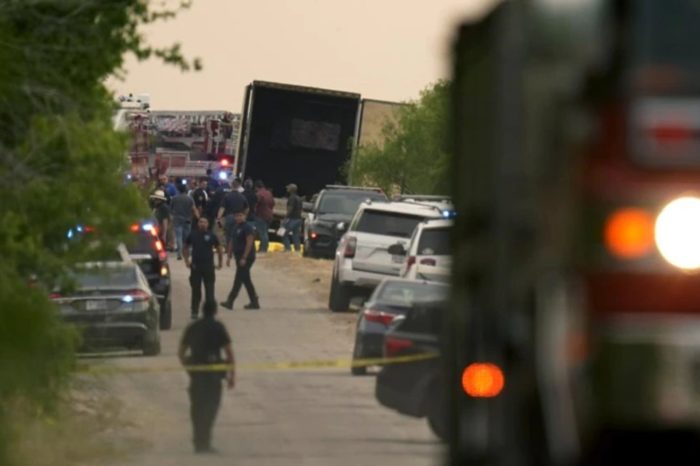 Camion migrantes Texas VOA AP EEUU Guatemala