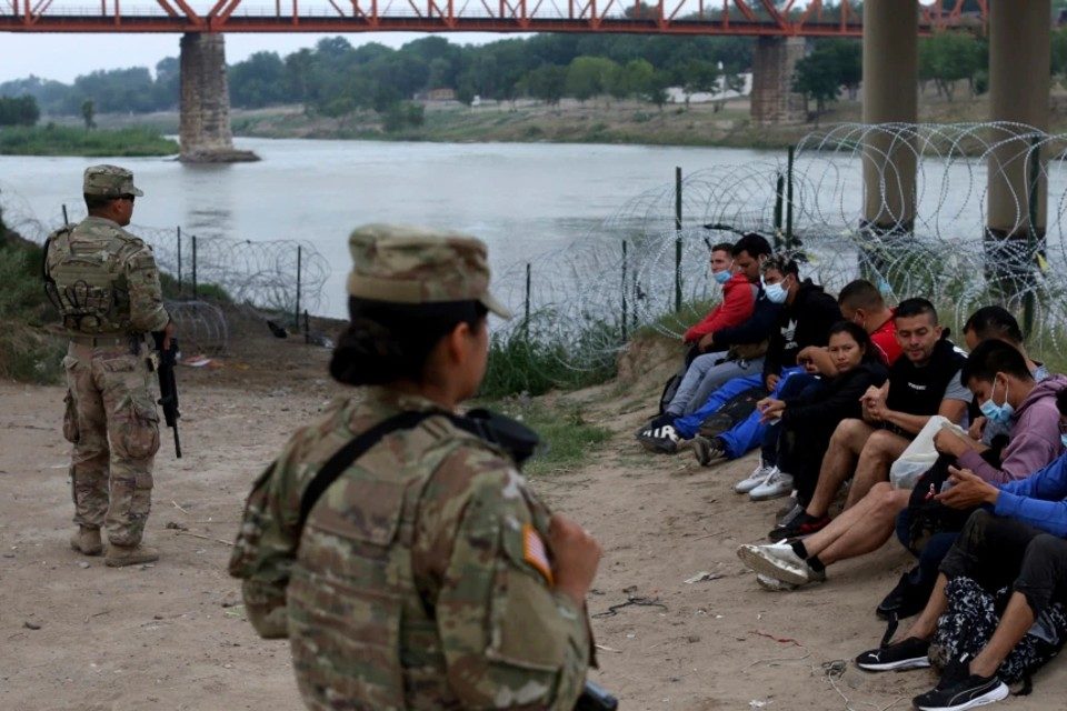 Centroamerica VOA Cumbre de las Américas migrantes AP Texas EEUU