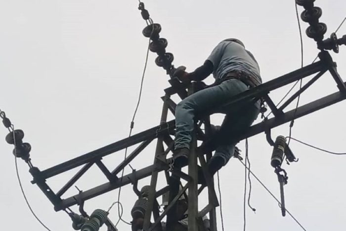 Corpoelec trabajador Foto Twitter Gobernación de Mérida
