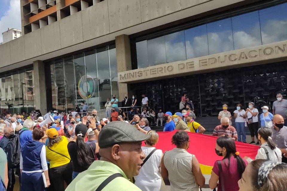 Docentes ministerio de educacion protesta 28.07.2022 fe y alegria