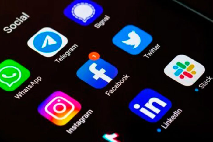 Para buscar empleo: ¿Slack o LinkedIn?