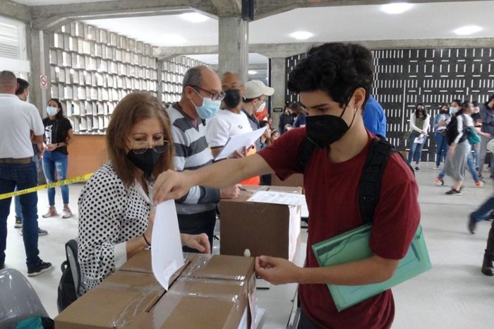 UCV facultad humanidades voto egresados