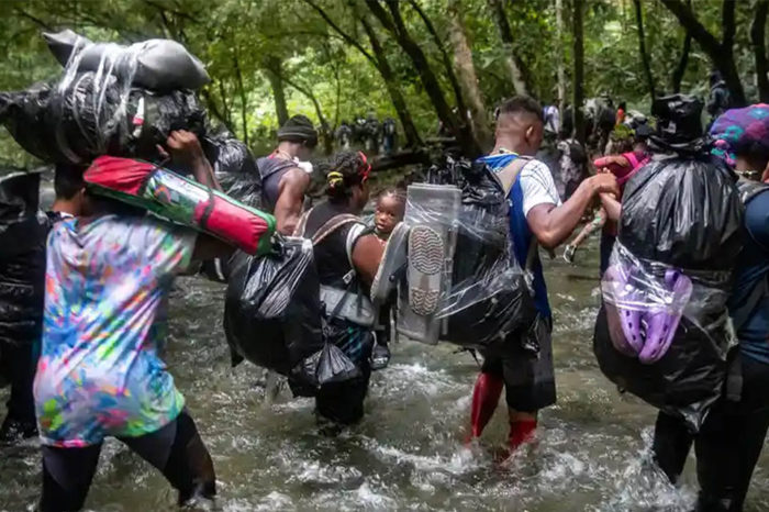 Venezolanos por el Darién