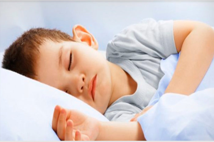 Cómo despertar a su hijo para ir al colegio