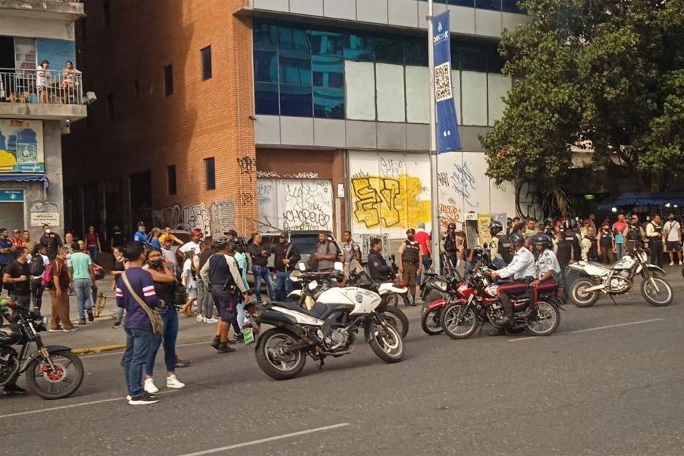 Policía disfrazado de repartidor de Yummy