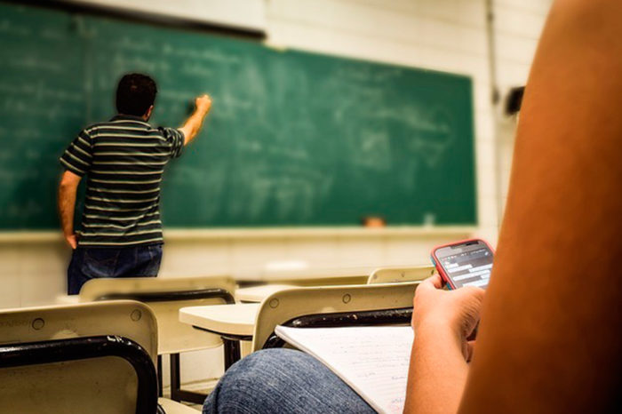Aprender en aula a escribir mensajes en el celular