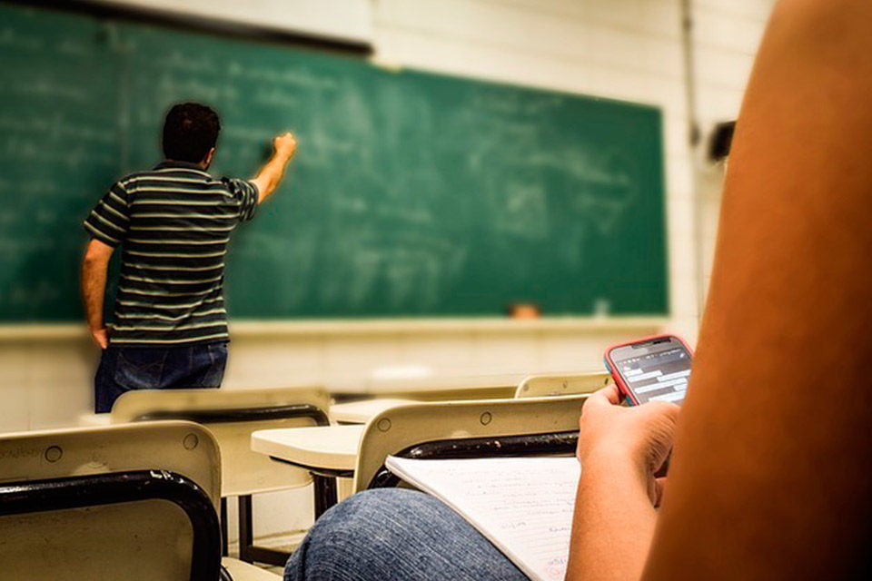 Aprender en aula a escribir mensajes en el celular