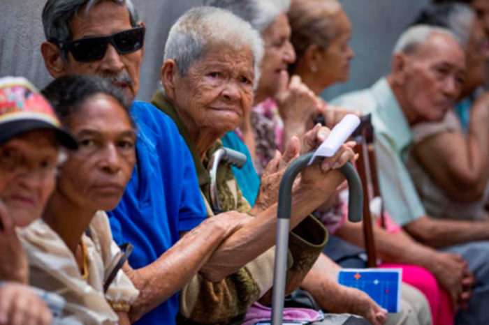 Adultos mayores El Comité y el artículo 80 ley de pensiones