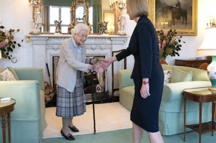 Liz Truss reina Isabel II
