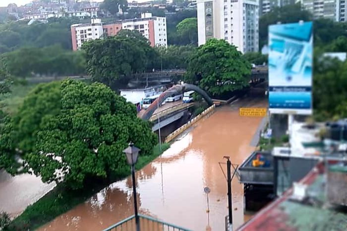 Maracacuay avenida principal agua hidrocapital