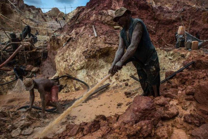 Mineros en Bolívar
