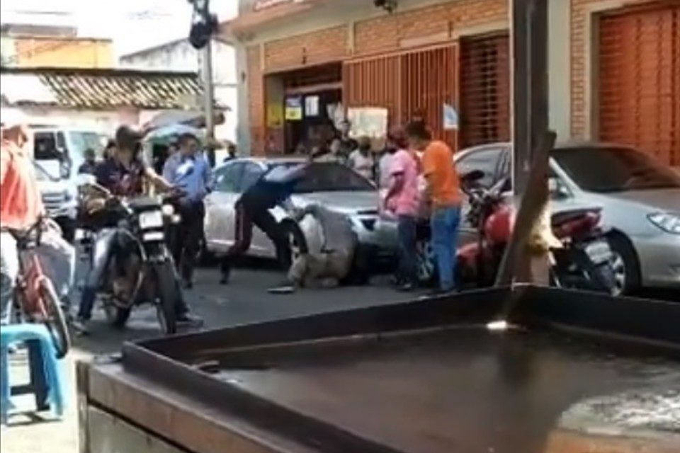 Policía de Lara golpe casco