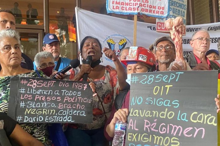 Protesta de sindicalistas frente al hotel Renaissance