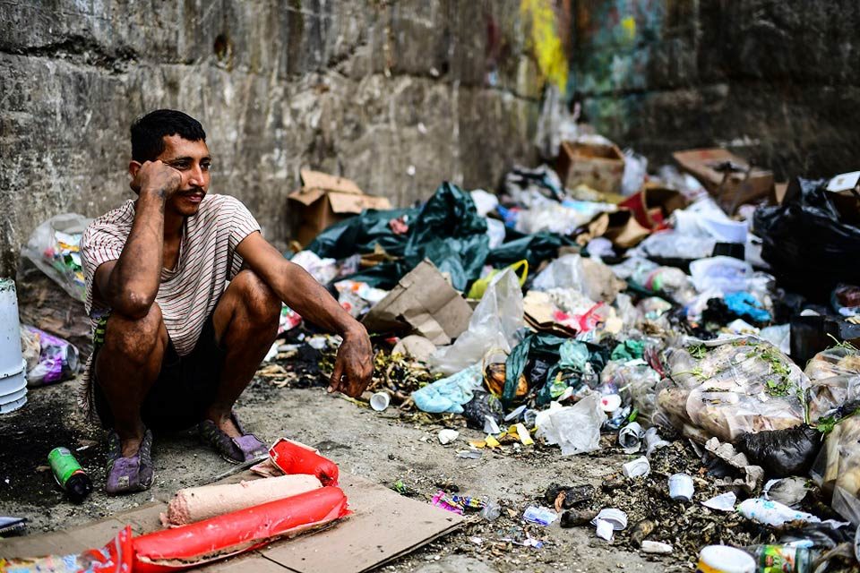 Ante la triste pobreza que padecemos