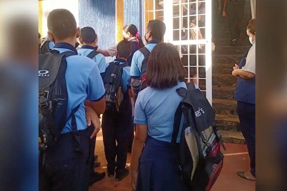 Estudiantes uniformes gastos Correo del Caroní