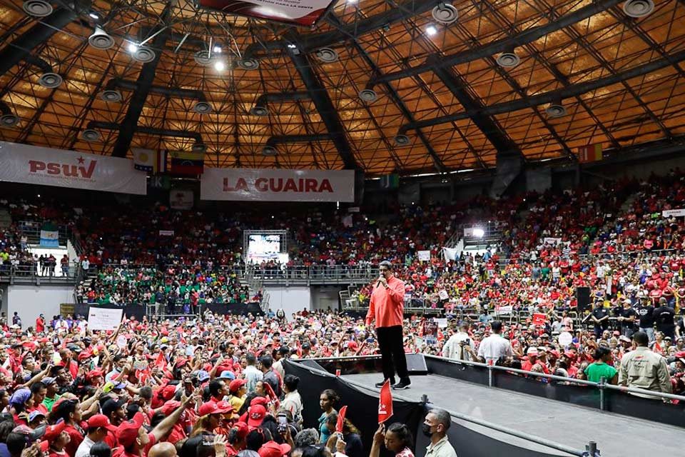 Nicolás Maduro en juramentación de bases del PSUV en Vargas