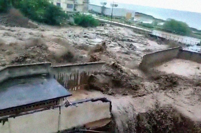 Desbordamiento de ríos en Vargas