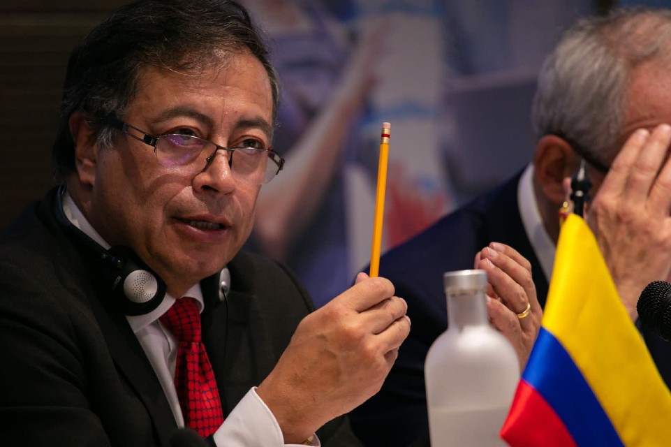 Gustavo Petro Colombia - Perú