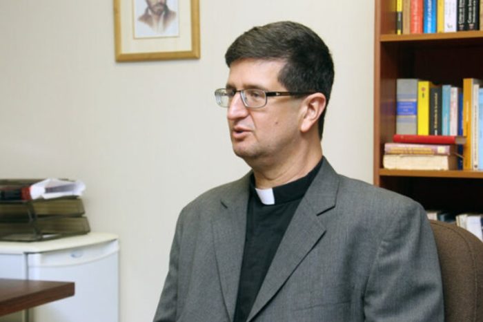 Padre Arturo Peraza SJ UCAB