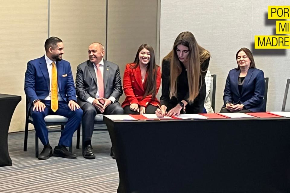 camila fabri firma acuerdo de méxico por mi madre