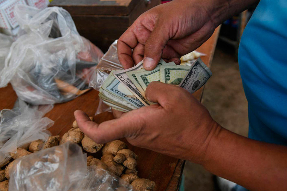 Venezuela Diálogo y devaluación