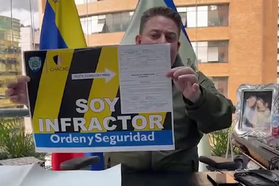 Calcomanías con multa en Chacao
