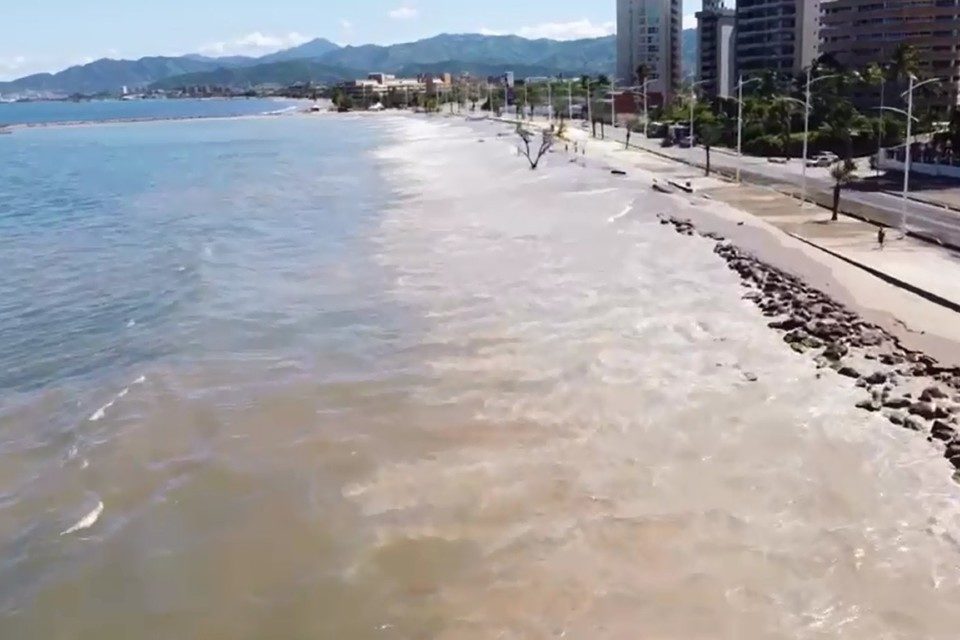 Playas Lecheria con petroleo aun