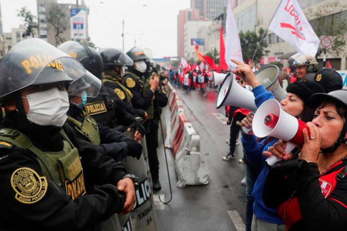 ¿Hay salida a la crisis política en el Perú?