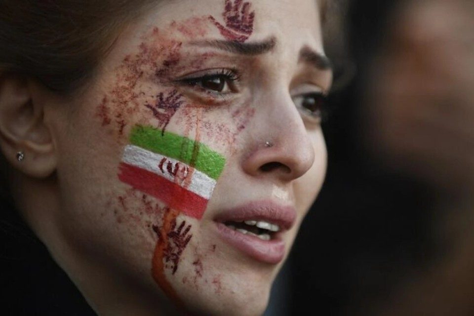 Mujer bandera irán cara