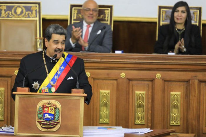 Fantaseando ante la AN - MAduro