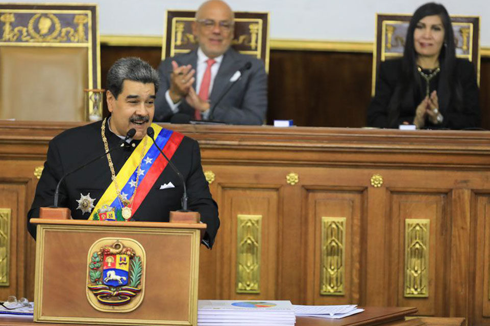 Fantaseando ante la AN - MAduro