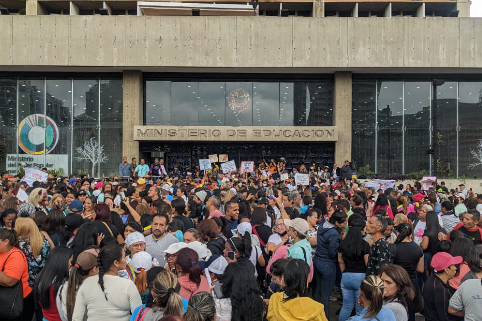 Bolsas de comida - protesta - maestros