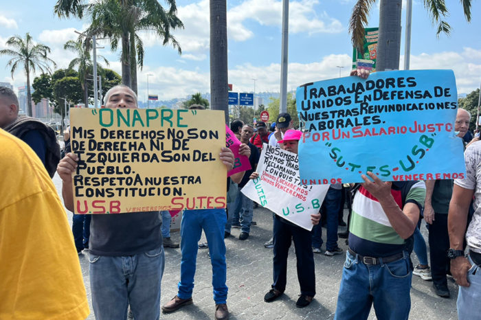 Protesta trabajadores públicos