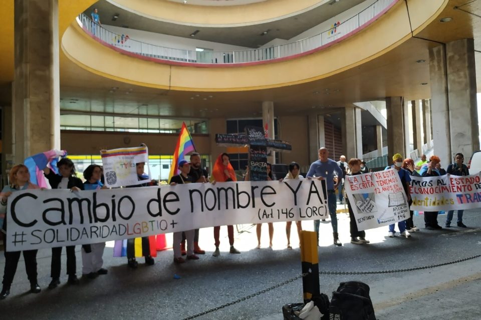 activistas Lgtbi cambio de nombre CNE LGTBI
