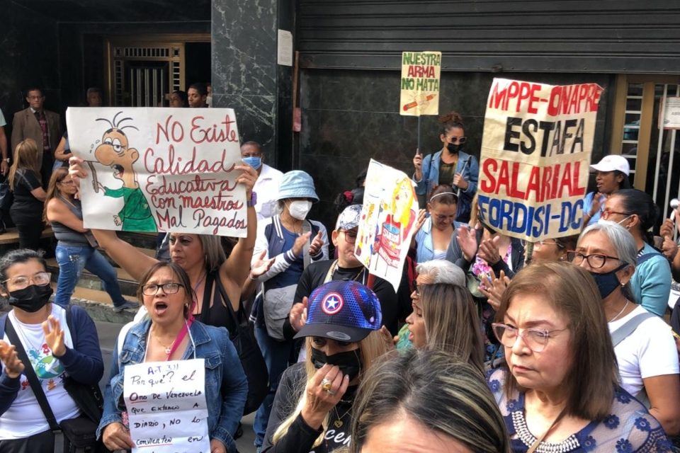 protesta docentes caracas fordisi VOA 23.02.23