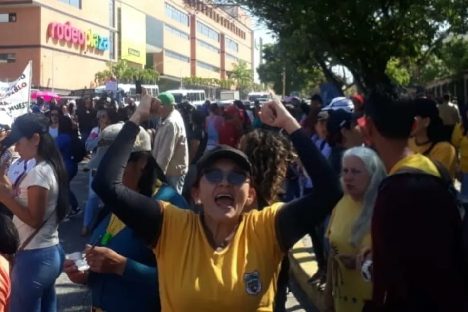 protesta docentes merida 24.02.23
