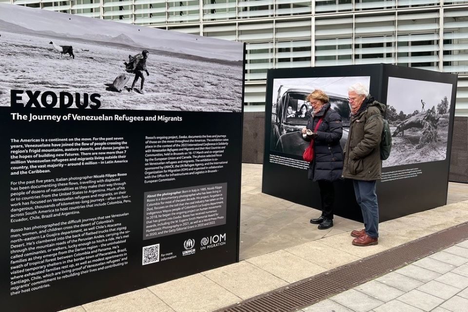 Migrantes refugiados exposición de fotos de @nicolo_rosso sobre venezolanos