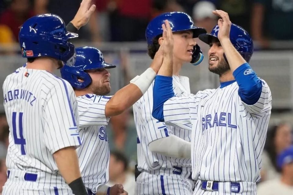 Israel sorprende en béisbol y en política