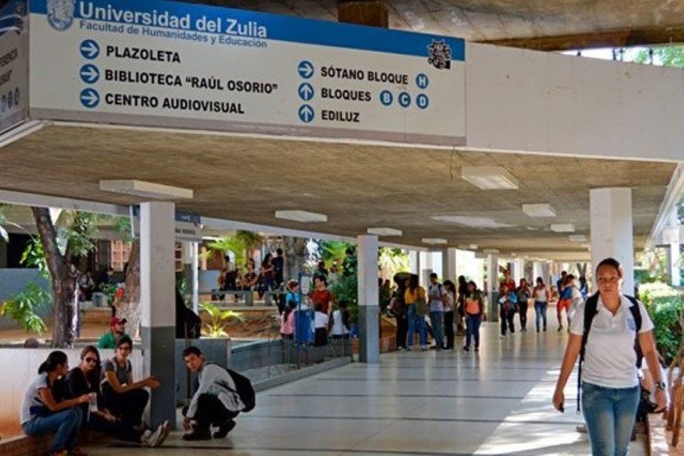 Universidad libre: un reto permanente en Venezuela docentes y estudiantes
