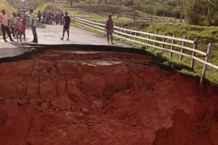 mega crater Bolivar Santa Elena de Uairén troncal 10 Jhoalys Siverio