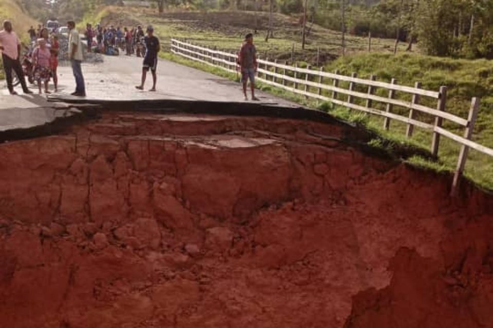 mega crater Bolivar Santa Elena de Uairén troncal 10 Jhoalys Siverio