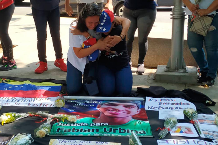 Familiares de asesinados en protestas 2017 Fundación Clooney justicia