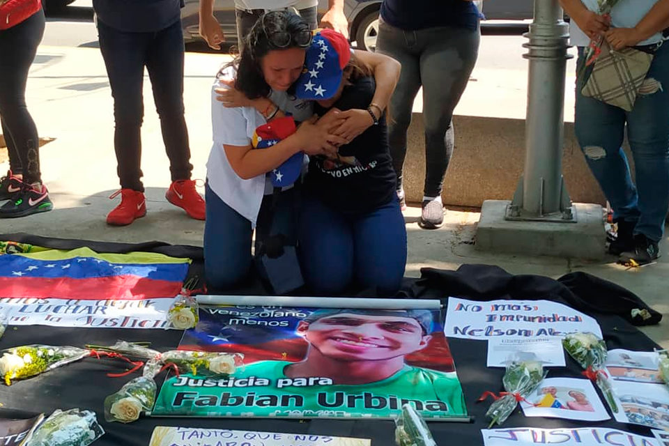 Familiares de asesinados en protestas 2017 Fundación Clooney justicia