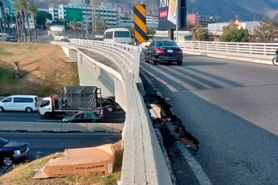 Daños puente de Los Ruices