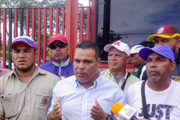 Trabajadores CVG mesa protesta