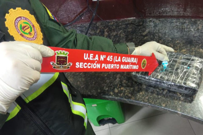 Militares y civiles