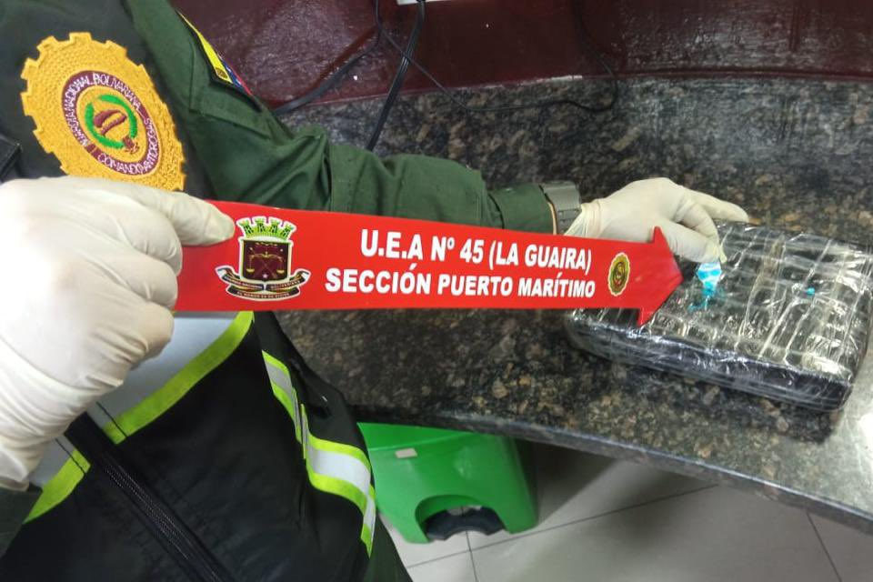 Militares y civiles