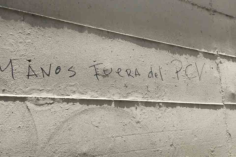 Manos fuera del PCV grafitti